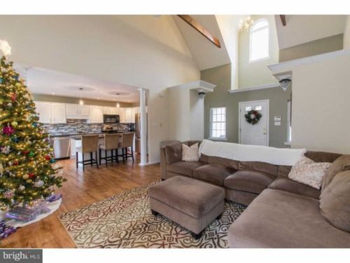 204 Berkshire Dr, Douglassville, PA 19518-8753