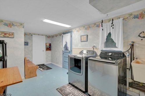 81 Mountain Cir, West Milford Lakes NJ  07480-3211 exterior