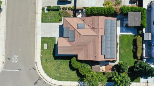 2275 Ravenbrook Ln, Manteca CA  95336-8329 exterior