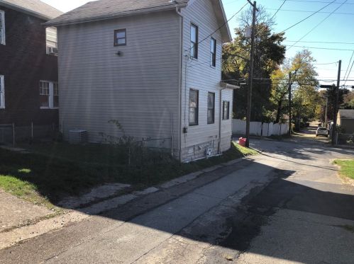 486 Mccargo St, New Kensington, PA 15068-5423