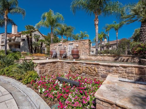 24125 Del Monte Dr, Santa Clarita CA  91355-3875 exterior