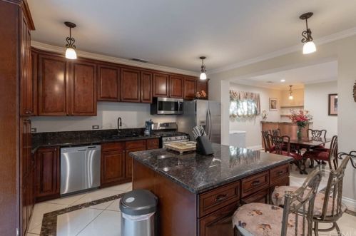 4226 Sepulveda, Van Nuys CA 91402-4305 exterior