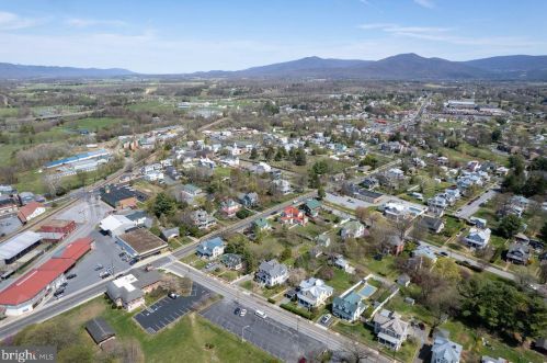 5 Amiss Ave, Richmond National Battlefiel VA  22835-1309 exterior