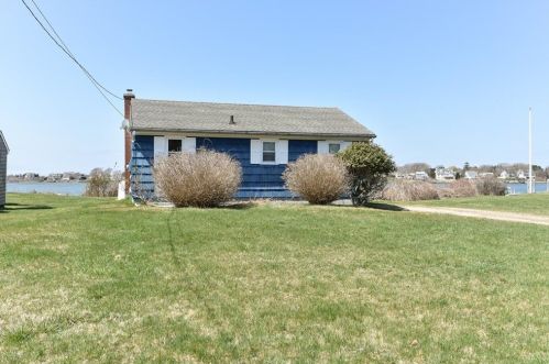 31 Sunset Shore Dr, South Kingstown RI  02882-5426 exterior