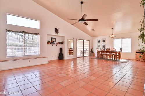 9573 Whetstone Mountain St, Tucson, AZ 85748-6628