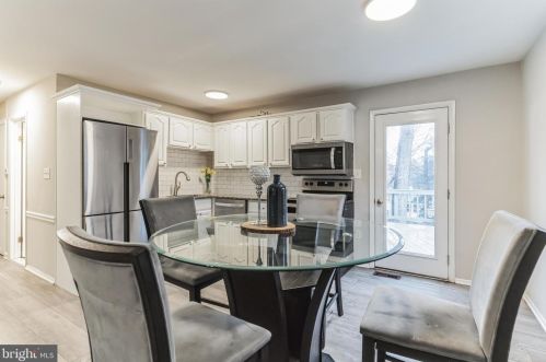 13732 Moccasin Ct, Woodbridge VA  22193-4422 exterior