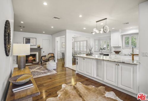 12202 Hartsook St, North Hollywood CA  91601-3961 exterior