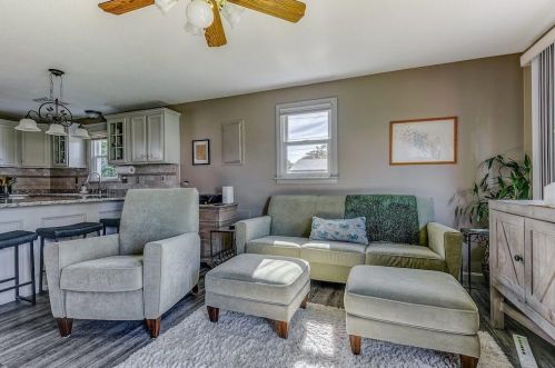 1 Kathy St, South Kingstown RI  02882-5040 exterior