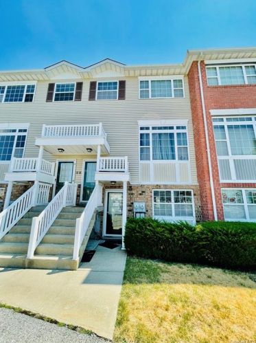 104 Surf Dr, Bronx, NY 10473-2535