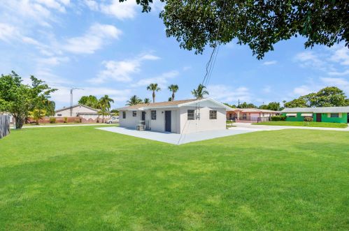 700 36th St, West Palm Beach, FL 33404-2119