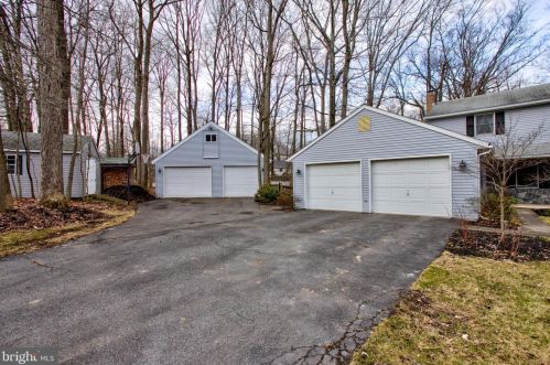 1939 Shady Ln, Beartown, PA 17555-9532