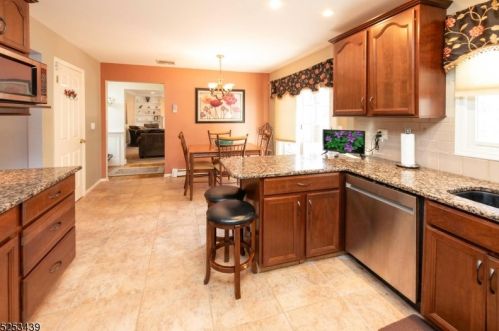 12 Renault Rd, West Milford Lakes, NJ 07480-1829