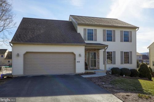 435 Apple Tree Ln, Mount Wolf, PA 17347-9005