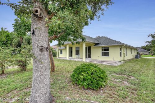 105 Keystone Dr, Sebastian FL  32958-6935 exterior