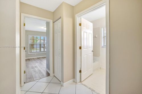 2728 177th Ave, Hollywood FL  33029-5142 exterior