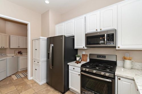 825 Sherwood Ct, Beaumont CA  92223-8556 exterior