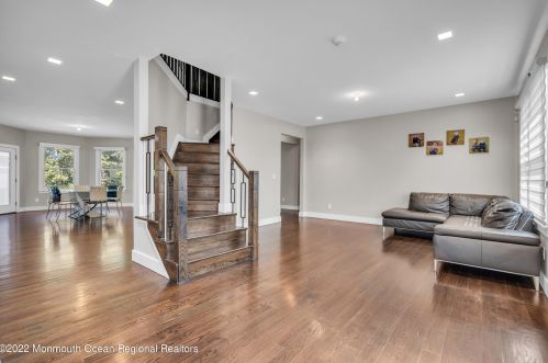 1174 Evergreen Ave, Lakewood, NJ 08701-5815