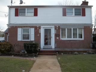 11 Liberty Ave, Garden City, NY 11501-3419