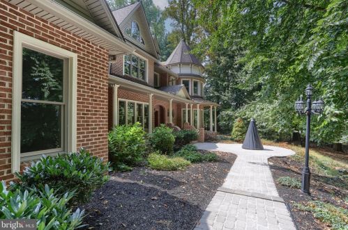 1171 Julianne Dr, Hummelstown, PA 17036-9608