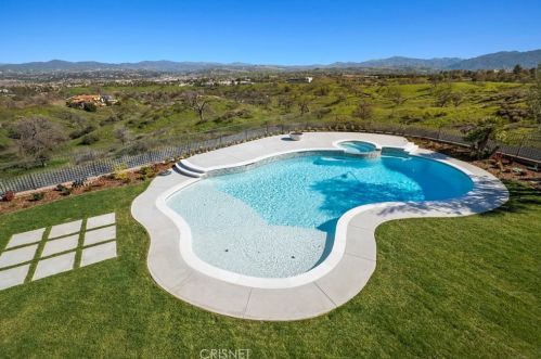 25682 Oak Meadow Dr, Santa Clarita CA  91381-0762 exterior