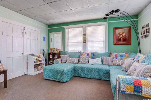 225 Fulton St, Westbury NY  11590-3028 exterior