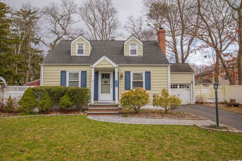 506 Asharoken Blvd, Bayshore, NY 11706-6310
