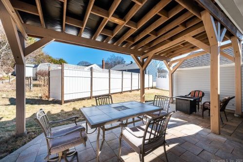 52 Summer St, Waterford CT  06385-2333 exterior