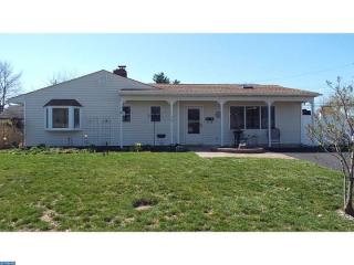 20 Thaliabush Ln, Levittown, PA 19054-2902