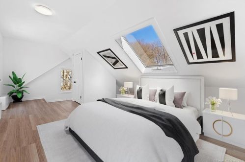 22 Fountain St, Norwich CT  06360-5008 exterior