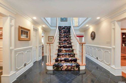107 Wheatley Rd, Westbury, NY 11568-1210