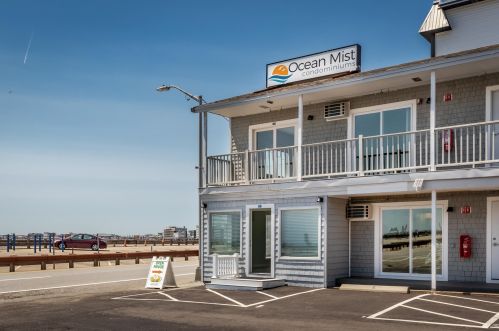 449 Ocean Blvd, Hampton NH  03842-3635 exterior