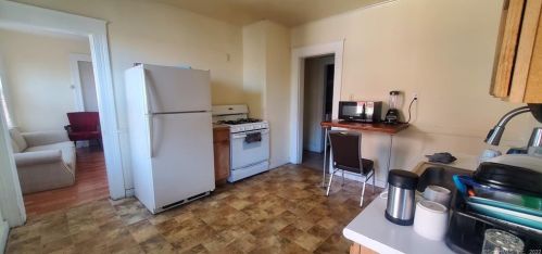 24 Bronx Ave, Bridgeport CT  06606-4663 exterior