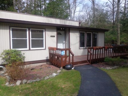 5 Falmouth Ln, Monticello, NY 12701-8454