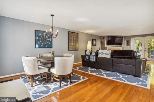 1502 Deer Point Way, Herndon VA  20194-1584 exterior