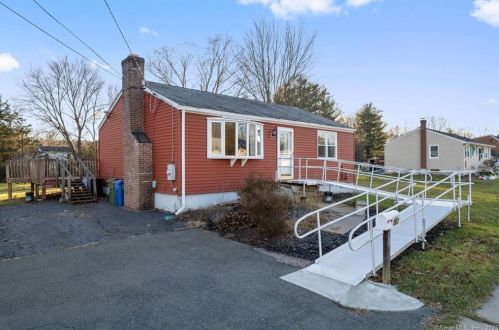 367 Mile Ln, Middletown, CT 06457-1813