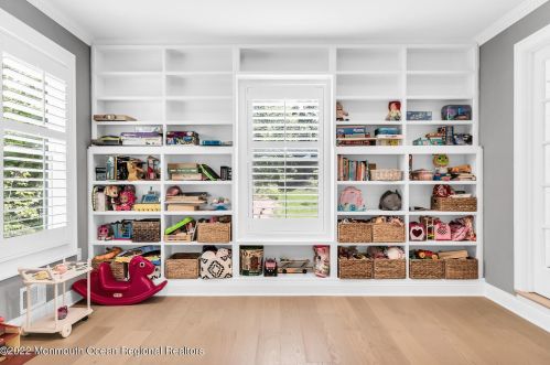 4 Constitution Dr, Leonardo NJ  07737-1808 exterior