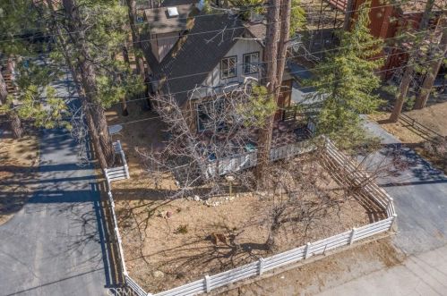 919 Mountain Ln, Big Bear City CA  92314 exterior