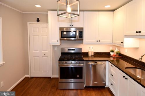 8913 Lagrange St, Lorton VA  22079-1626 exterior