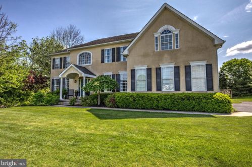 201 Applewood Dr, Douglassville, PA 19518-1047