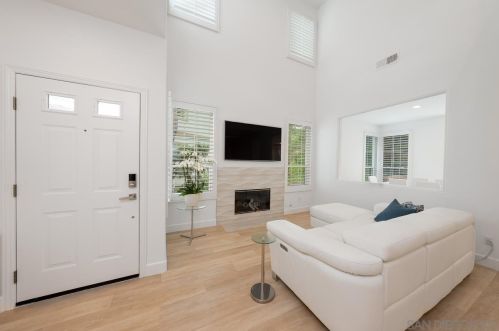 13529 Jadestone Way, San Diego CA  92130-2828 exterior