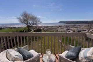 2402 Sunlight Beach Rd, Maxwelton, WA 98236-9112