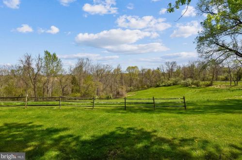 20209 St Louis Rd, Purcellville VA  20132-4905 exterior