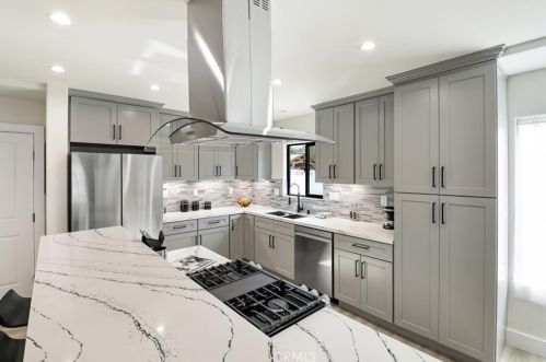 295 Poppyfields Dr, Altadena CA  91001-4837 exterior