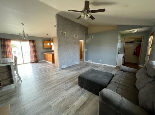 348 Woodridge Pl, Manitowoc WI  54220-7169 exterior