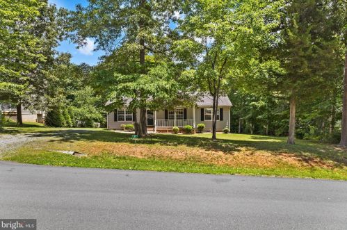 31 Chippewa Ln, Bybee, VA 22963-3106