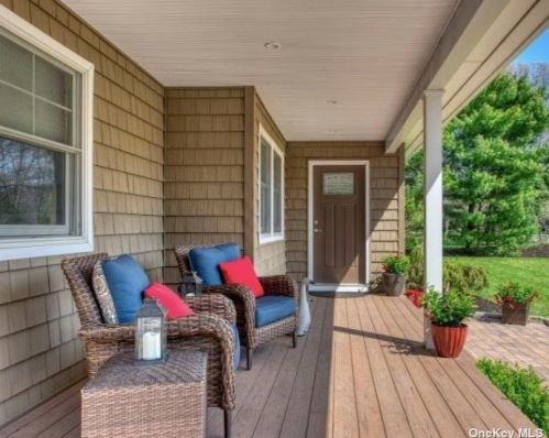 10 Jennifers Path, West Hampton Beach, NY 11978-1447