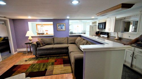 17 Shr Dr, Raymond NH 03077-1313 exterior