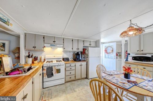 33520 Daisy St, Lewes DE  19958-5322 exterior