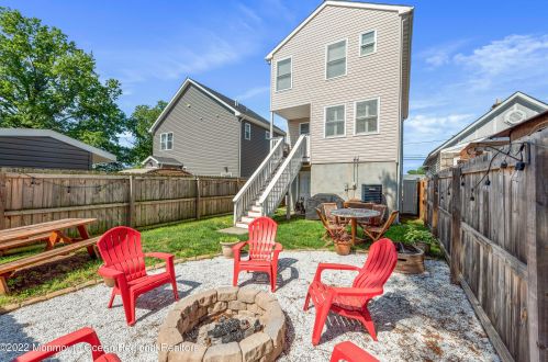 204 Hudson Ave, Middletown NJ  07748-5531 exterior