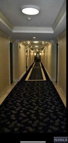 1375 River Rd, Edgewater NJ 07020-1518 exterior